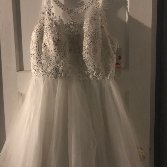 Dress - Picture 3 of 3